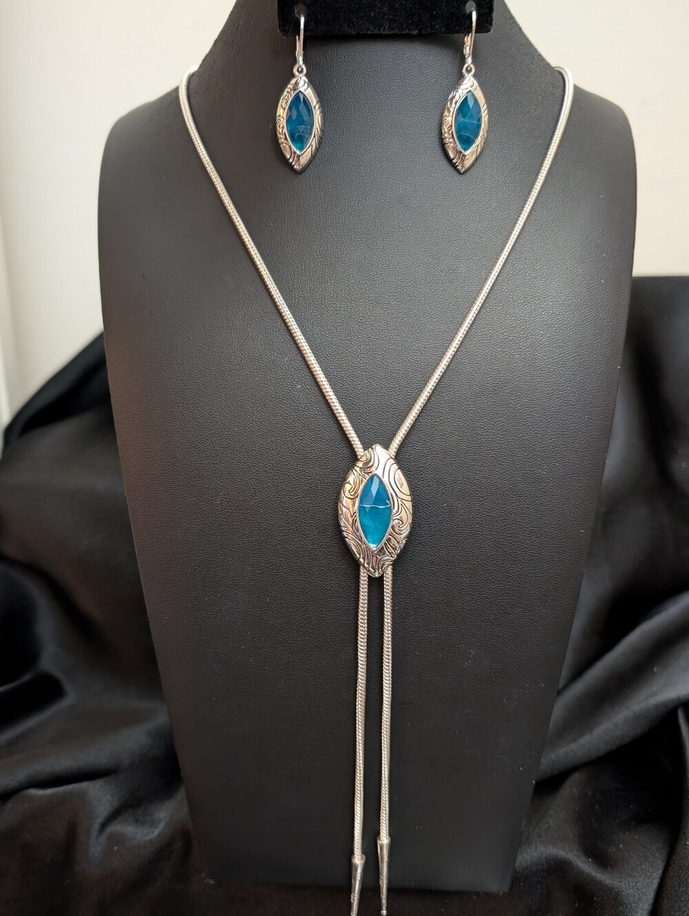 #82. Napier Lariet Necklace With Blue Stone & Matching Earrings